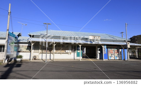 JR Uchibo Line Hota Station building JR Uchibo Line Hota Station building 136956882
