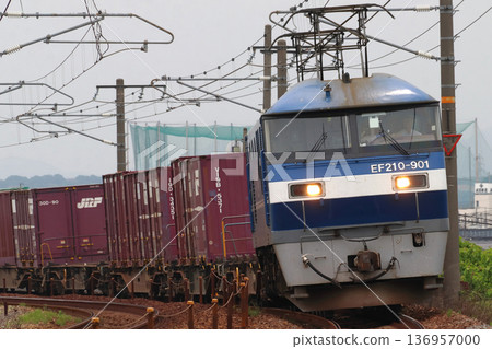 Okayama Prefecture: Freight train (EF210 No. 901) on the Sanyo Main Line 136957000