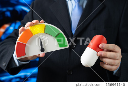 A medical capsule tablet and a rating scale showing an average yellow value. Average effectiveness with some side effects. Acceptable quality and balanced price in pharmaceutical evaluation 136961140