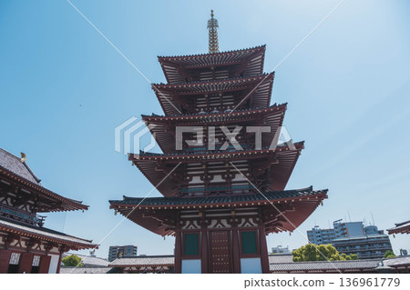 【四天王寺】代表大阪的古老寺廟，景色優美 136961779