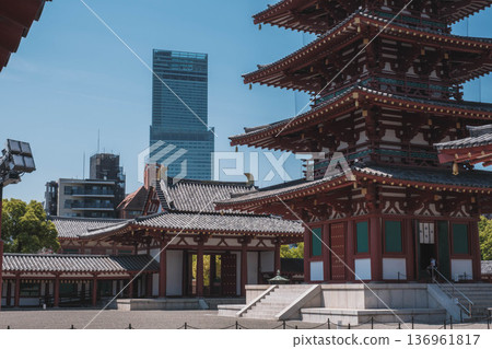 【四天王寺】代表大阪的古老寺廟，景色優美 136961817