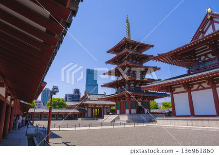 【四天王寺】代表大阪的古老寺廟，景色優美 136961860
