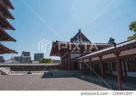 【四天王寺】代表大阪的古老寺廟，景色優美 136961897