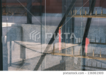 【四天王寺】點燃的蠟燭的場景 136961909