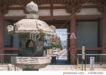 [Shitennoji Temple] Beautiful scenery of a historic temple that represents Osaka 136962092