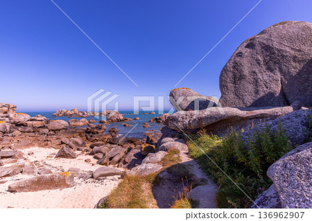 Beach of Pontusval, cotes-d'armor, brittany, france Beach of Pontusval, cotes-d'armor, brittany, france 136962907