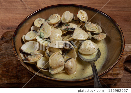 vongole clams, in cream sauce, homemade, top view, no people, vongole clams, in cream sauce, homemade, top view, no people, 136962967