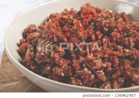raw minced meat, marinated with spices and herbs, in a bowl, minced meat with spices, top view, homemade, no people, 136962987