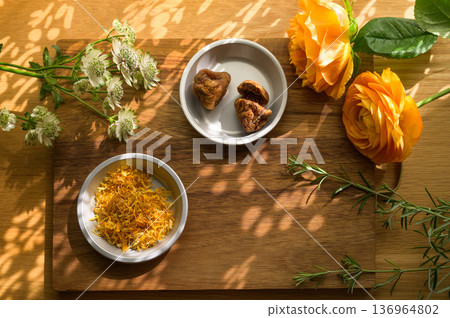 Living with herbs 136964802