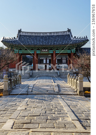 the city of Seoul in South korea 136967658