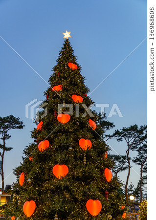 seoul city in south korea 136968608