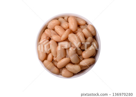 Canned white beans, prepared as an ingredient for a classic English breakfast. Canned beans 136970280