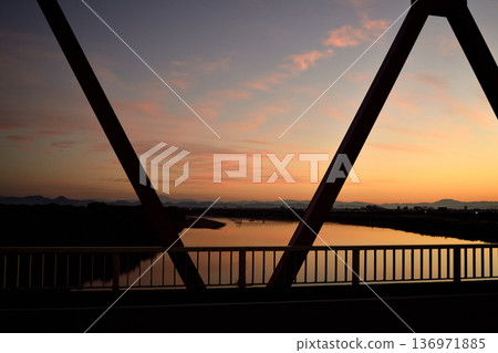 通勤時看到的風景 通勤時看到的風景 136971885