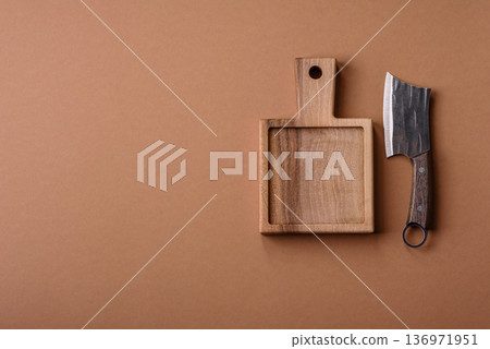 Empty wooden cutting board with a knife for food preparation. An empty wooden cutting board Empty wooden cutting board with a knife for food preparation. An empty wooden cutting board 136971951