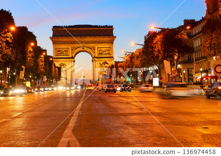 Arc de triomphe, Paris, France 136974458
