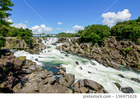 The abundant water of Sogi Falls in Kagoshima Prefecture, known as the Niagara Falls of the Orient The abundant water of Sogi Falls in Kagoshima Prefecture, known as the Niagara Falls of the Orient 136975828