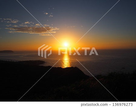 從鑽石山頂峰看的日出 136976273