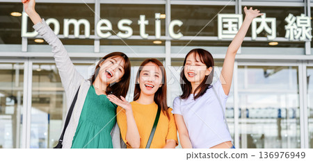 Girls' trip, domestic flight departure ■ Photo courtesy: Kansai International Airport (KIX) 136976949