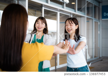 機場重逢與喜悅 ■拍攝合作:關西國際機場(KIX) 機場重逢與喜悅 ■拍攝合作:關西國際機場(KIX) 136977453