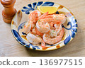 Sautéed shrimp (vannamei shrimp) with lemon. 136977515