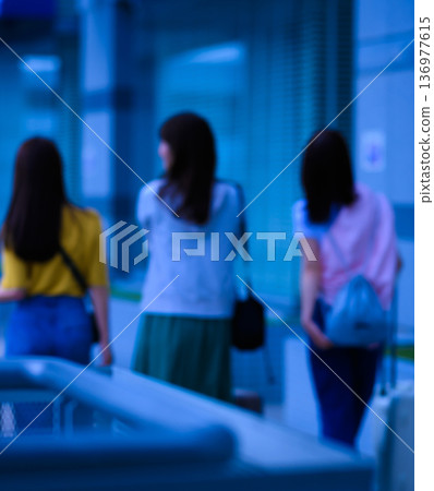 三位女性結伴旅行 ■攝影合作：關西國際機場（KIX） 136977615