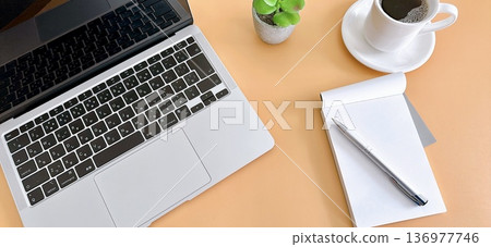Business image memo and personal computer Business image memo and personal computer 136977746