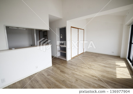 大廈空缺 136977904