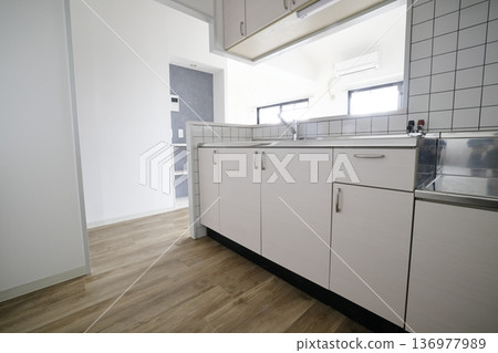 大廈空缺 136977989