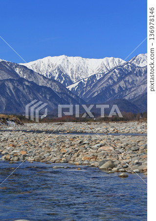 信濃大町山景：冬季北阿爾卑斯立山連峰 136978146