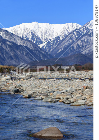 信濃大町山景:冬季北阿爾卑斯立山連峰 信濃大町山景:冬季北阿爾卑斯立山連峰 136978147