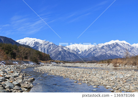 信濃大町山景：冬季北阿爾卑斯立山連峰 136978166