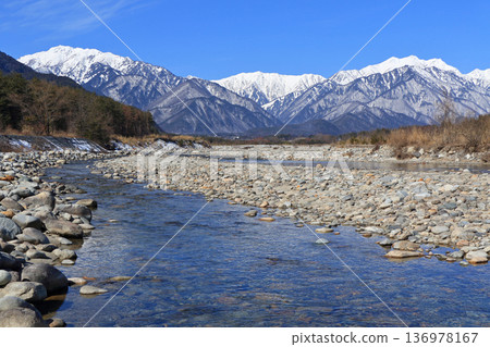 信濃大町山景：冬季北阿爾卑斯立山連峰 136978167