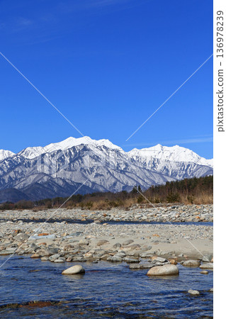 信濃大町山景:冬季北阿爾卑斯立山連峰 信濃大町山景:冬季北阿爾卑斯立山連峰 136978239