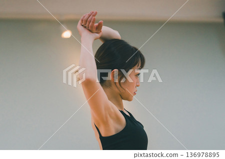 dancing, females, female 136978895