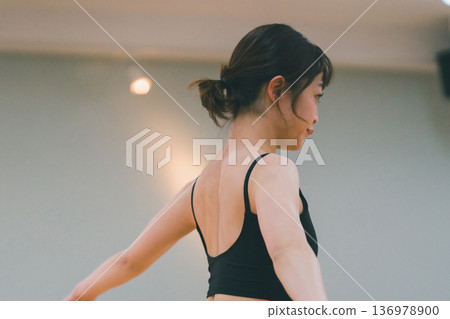 dancing, females, female 136978900