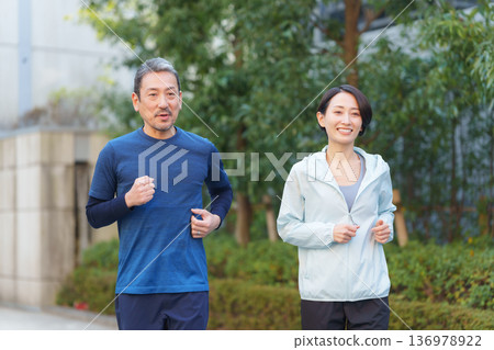 Men and women exercising 136978922