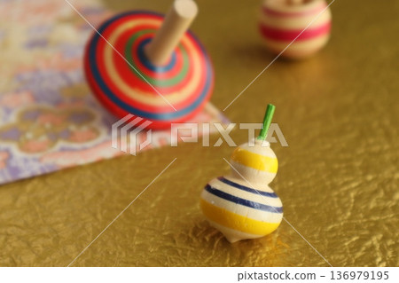 日本紙與陀螺 136979195