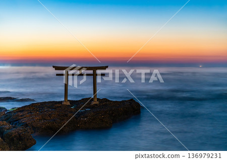 Ibaraki Oarai Isosaki Shrine Kamiiso no Torii Gate at dawn Ibaraki Oarai Isosaki Shrine Kamiiso no Torii Gate at dawn 136979231