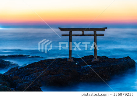 Ibaraki Oarai Isosaki Shrine Kamiiso no Torii Gate at dawn Ibaraki Oarai Isosaki Shrine Kamiiso no Torii Gate at dawn 136979235