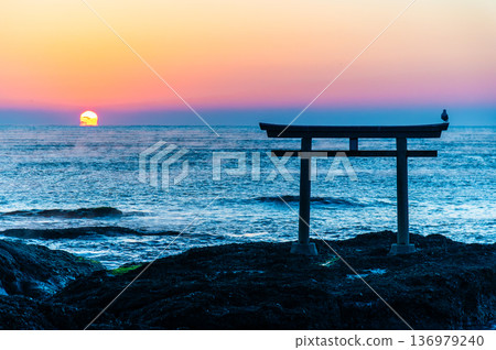 Ibaraki Oarai Isosaki Shrine Kamiiso no Torii Gate at dawn Ibaraki Oarai Isosaki Shrine Kamiiso no Torii Gate at dawn 136979240