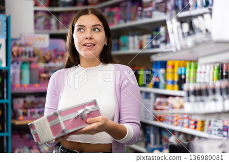 Woman with makeup and eye shadow set in cosmetics store Woman with makeup and eye shadow set in cosmetics store 136980081