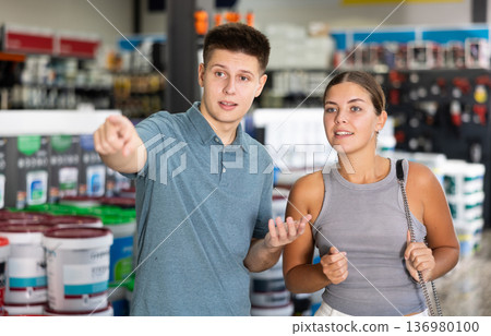 Spouses in store of construction goods discusses purchase of consumables for overhaul Spouses in store of construction goods discusses purchase of consumables for overhaul 136980100