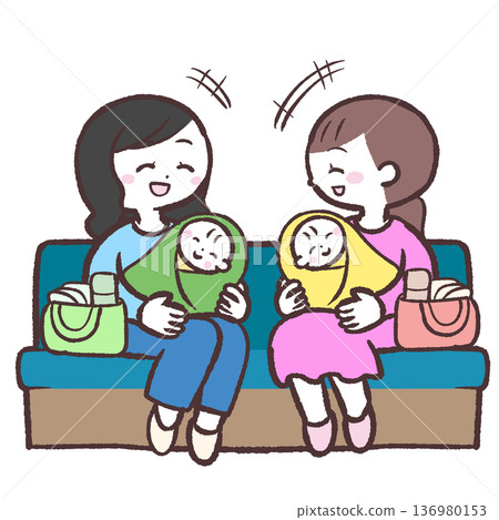 圖：幾位母親抱著嬰兒坐在沙發上，開懷大笑 136980153