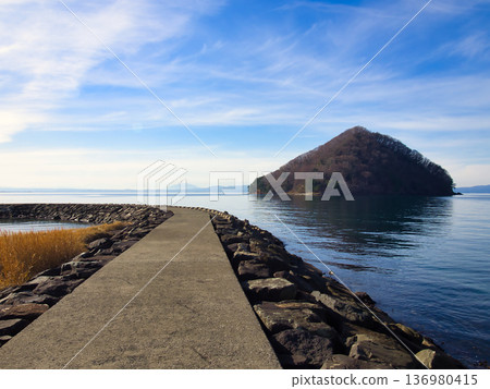 青森縣青森市淺蟲海岸海堤和湯之島 青森縣青森市淺蟲海岸海堤和湯之島 136980415