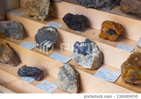 Counter with various semi-precious and ornamental stones. Names of stones in Spanish. Spain 136980430