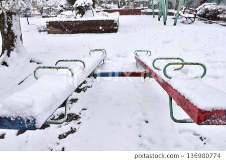 雪落在公園裡 雪落在公園裡 136980774