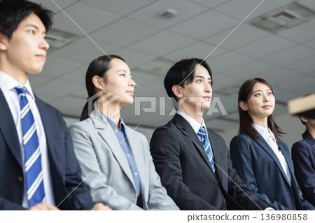 Group interviews and job hunting Group interviews and job hunting 136980858