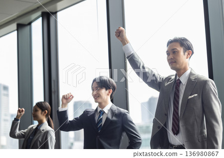 Businessman who plays guts pose Businessman who plays guts pose 136980867