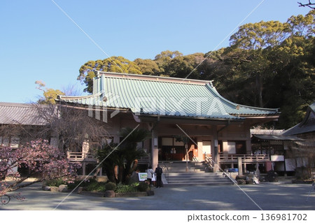 Goma Hall at Chinkokuji Temple in Munakata City, Fukuoka Prefecture 136981702