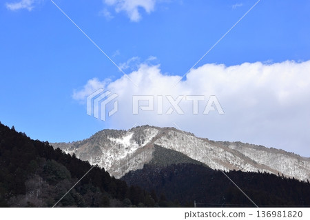 Mount Ushiga seen from Chizu-juku 2 Mount Ushiga seen from Chizu-juku 2 136981820